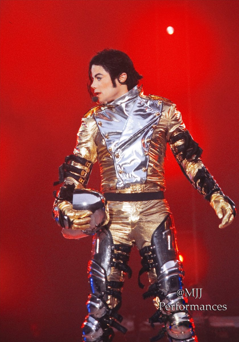 Mjjperformances's tweet photo. 📸 | [HQ] HIStory World Tour Parc Des princes, París, France  June 1997.

#MichaelJackson #Kingofpop #historyworldtour  #konzert #mjjinocent #mjfan #parcdesprinces #historyera #paris #photooftheday #soulbrothers #entreteiner #france #oneperson #stage https://t.co/qAGiOu7zrL