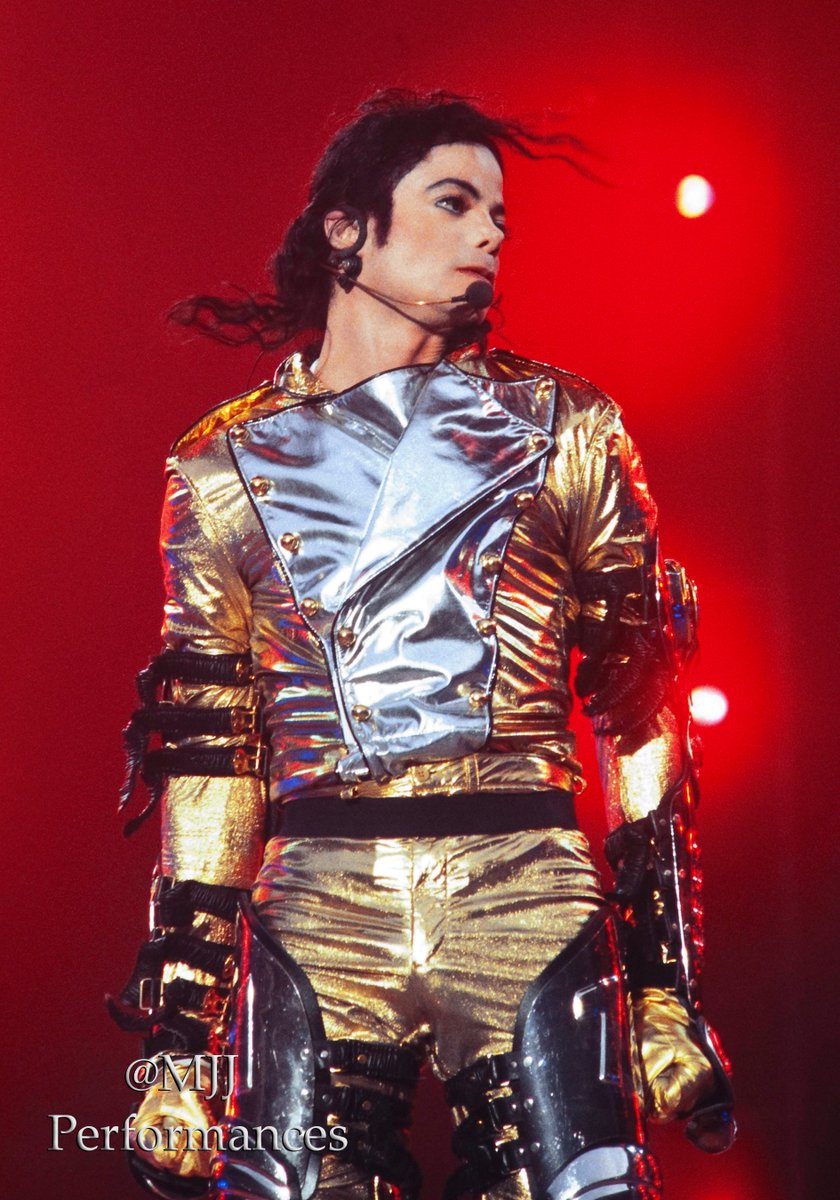 Mjjperformances's tweet photo. 📸 | [HQ] HIStory World Tour Parc Des princes, París, France  June 1997.

#MichaelJackson #Kingofpop #historyworldtour  #konzert #mjjinocent #mjfan #parcdesprinces #historyera #paris #photooftheday #soulbrothers #entreteiner #france #oneperson #stage https://t.co/qAGiOu7zrL