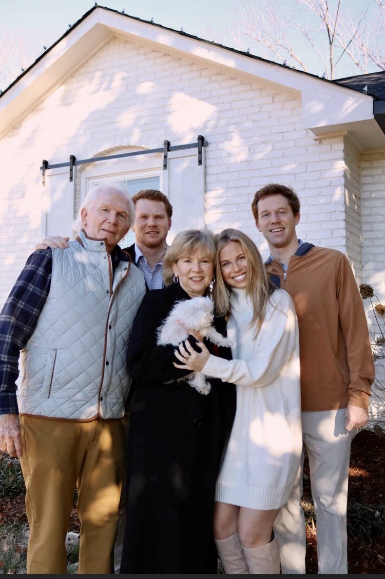 renesandifer's tweet photo. @MichaelRobison My husband and I knew Cynthia (Broyles) Peak from Campus Crusade days back in the 80’s. She was substituting and was a fun and loving person in every way. I know she died protecting those babies. https://t.co/2hVM6Br6ul