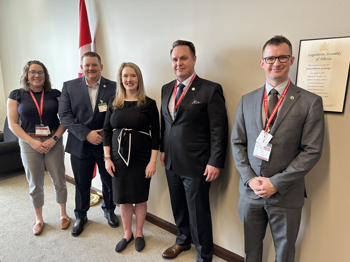 Thank you <a href="/LailaGoodridge/">Laila Goodridge</a>  for meeting with L2494 Executive to discuss our important lobby issues.  #iaffcdnleg #cdnpoli <a href="/IAFFCanada/">IAFF Canada Fire Fighters - Pompiers AIP Canada</a>