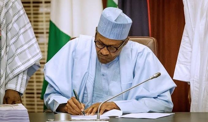 President Muhammadu Buhari on Tuesday , declared that the discovery and drilling of oil in Nasarawa State will lead to greater prosperity for Nigerians as well as enhance overall energy security for the country. #Drilling #NasarawaState #NNPCLimited

dailyfocus.com.ng/buhari-declare…