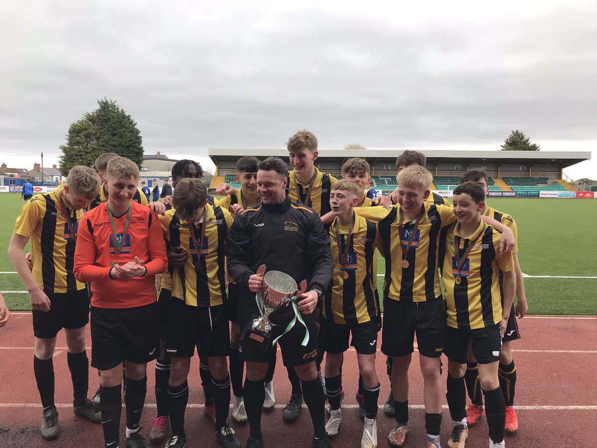 MrHodge01's tweet photo. PROUD!!!! That’s the ONLY word ⭐️ ⚽️ @WelshSchoolsFA champions! @NewportH the boys running out 4-2 winners against a quality Milford Haven team. Unbelievable boys! UPTHEPORT @NhsThrive https://t.co/nksySuFws7