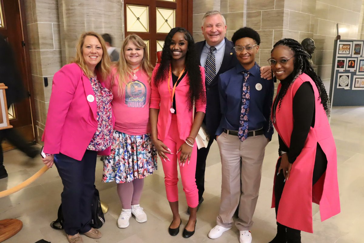 DSS_Missouri's tweet photo. For Child Advocacy Day, older youth were welcomed on the House floor and had conversations with legislators. This group was photobomed by Rep. Bill Allen right before being introduced to the legislature! Thanks for your time Rep. Allen! #FosterMOKids https://t.co/e4cwng39Br