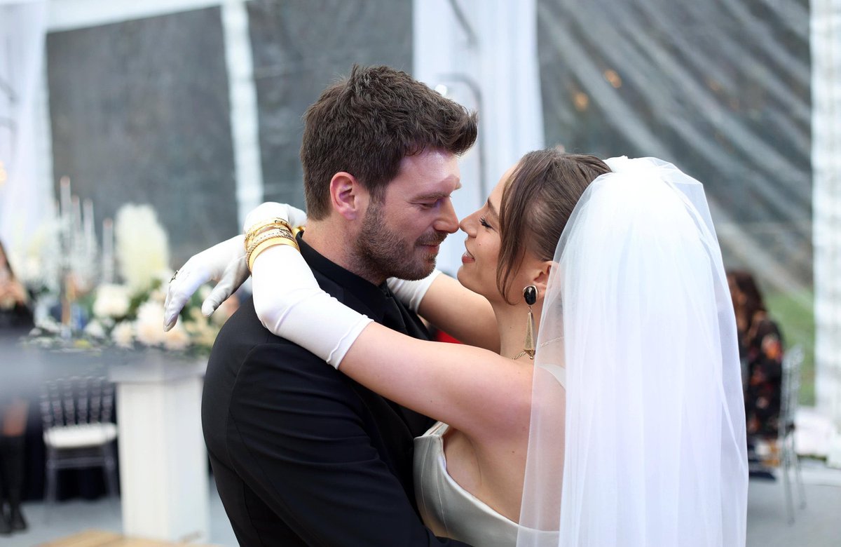 Bu akşam düğünümüz var, herkesi bekleriz. 🥂

#asdev || #aile