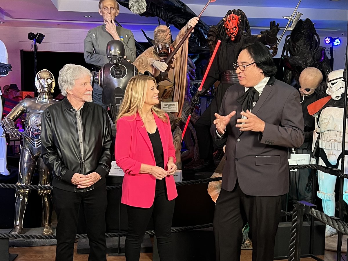 CollectorsCall's tweet image. Join Lisa Whelchel and collector Rich Correll (@iconsofdarkness) for an episode filled with amazing movie props and costumes. 

Will he trade one of his beloved Hollywood items for a remnant of his childhood? Tune in this Sunday at 6:30P | 5:30C to find out! #CCSeason4