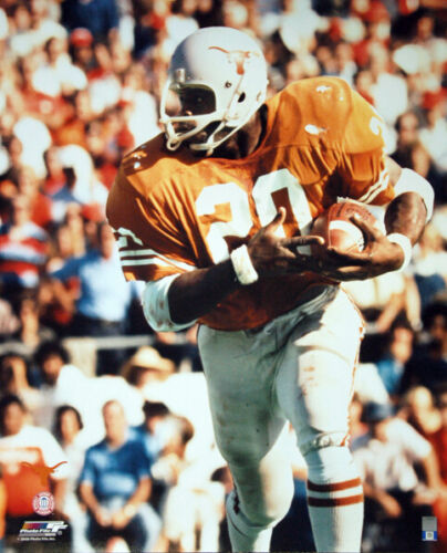 Happy 67th birthday to Heisman Trophy winner, NFL Hall of Famer, and Texas RB legend, Earl Campbell. 