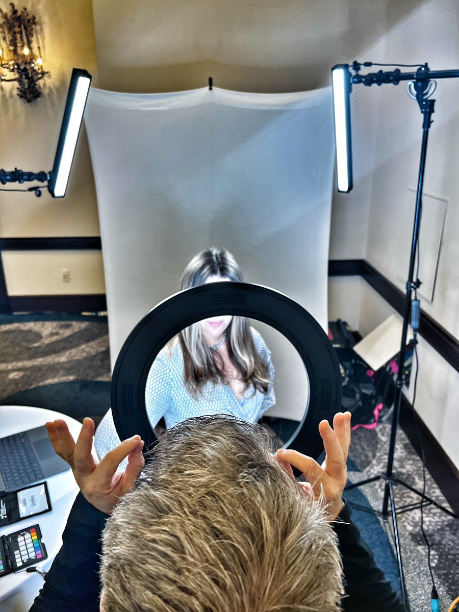 JUJAMA1's tweet photo. Jujama had fun striking a pose at the  @CNSSummit! Providing headshots to attendees is truly value-added - it gives an updated and polished look to add to their networking profile. 📸 @AsaMathat  #jujamaconnects #partneringmeetings #networking #pcma #iaee #Conferences https://t.co/iJ60bCdqOb