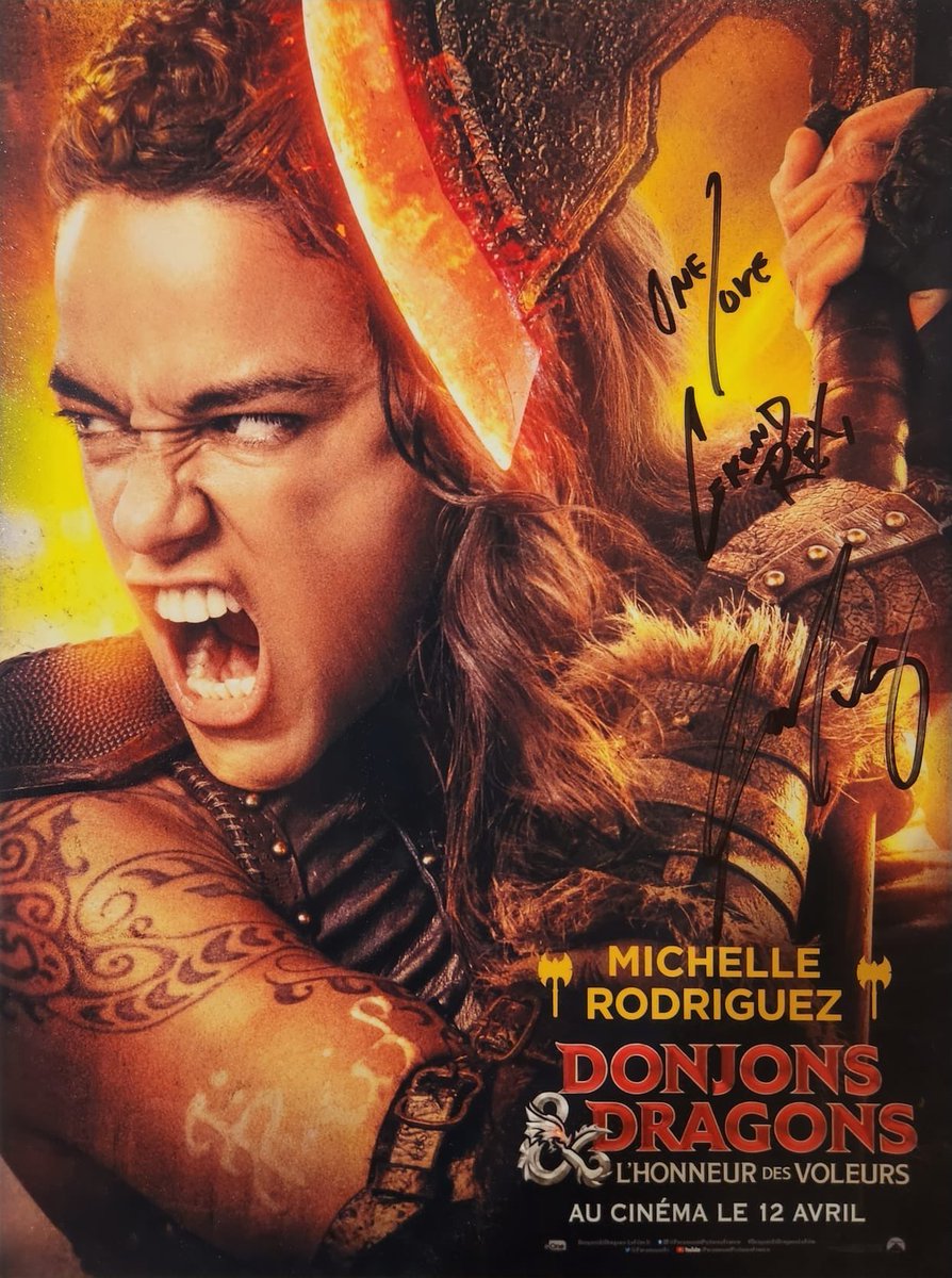 RexStudiosParis's tweet photo. L’équipe du film de #DonjonsEtDragons n’a pas dérogé à la tradition du #GrandRex en nous laissant ces quelques mots pour la belle collection d’autographes du #RexStudios. 🤩 https://t.co/m3UvIB4EGf