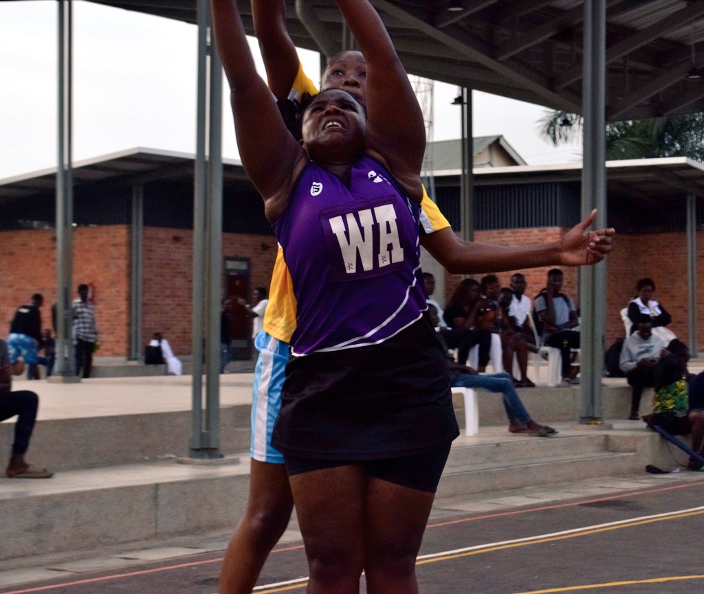 NetballUpdates1's tweet image. #Division2 #TuesdayAction 
#MatchFive
HT'
Dynamites vs Bugema University    
Q1: 15-12
Q2: 31-20

#UNL | #Shecranes256 | #UNF256 
@kayiirajackson @VBugerere @shecranes256 @NBSportUg