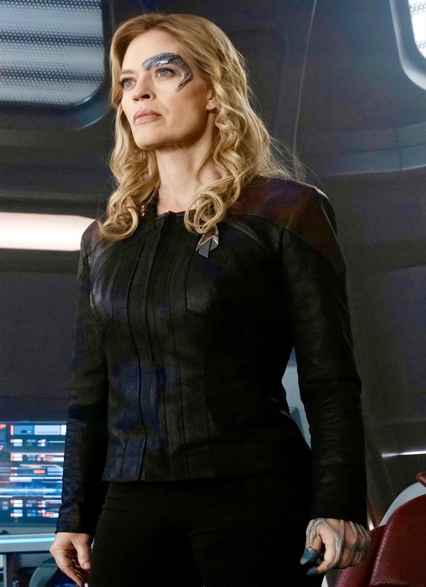GlojoCuscuhing's tweet photo. I’m absolutely loving these outfits Commander Seven Star Trek Picard Season 3.
#CommanderSevenHansen #StartrekPicardSeason3 https://t.co/ORndhbfl7X