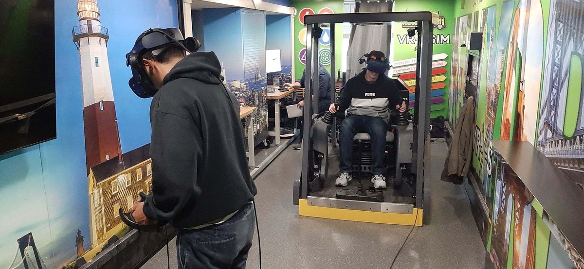NewYork811_Rep1's tweet photo. #NewYork811 is in Patchogue today with @nationalgrid employees running them through our VR-X-SIM! #ExcavationSafety #VirtualReality #ClickorCallBeforeYouDig #nationalgrid https://t.co/Ya9EQ4o1Xh