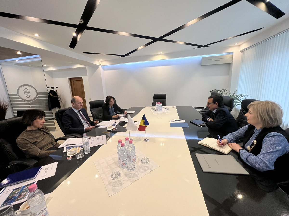 VanoraBennett's tweet photo. Our @BowmanEBRD’s first day in Chisinău, discussing new #EBRD #CountryStrategy to help #Moldova’s new government stay #resilient despite Russia’s war on #Ukraine & high energy prices. Among meetings today: Governor of #nationalbankofmoldova Octavian Armașu and @dumitru_alaiba https://t.co/J1Wbsb4RJc