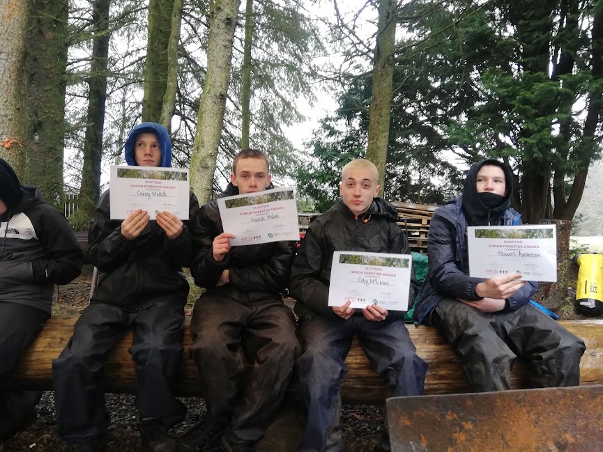 🙌🌳🙌They did it!🙌🌳🙌
Today we presented the Scottish Junior Forester Award @scotforestry  to pupils from @GlenifferHigh. They've been committed learners over the past six weeks, huge well done from us. We'll miss those cheeky faces!
#workoutside #worktogether #newskills