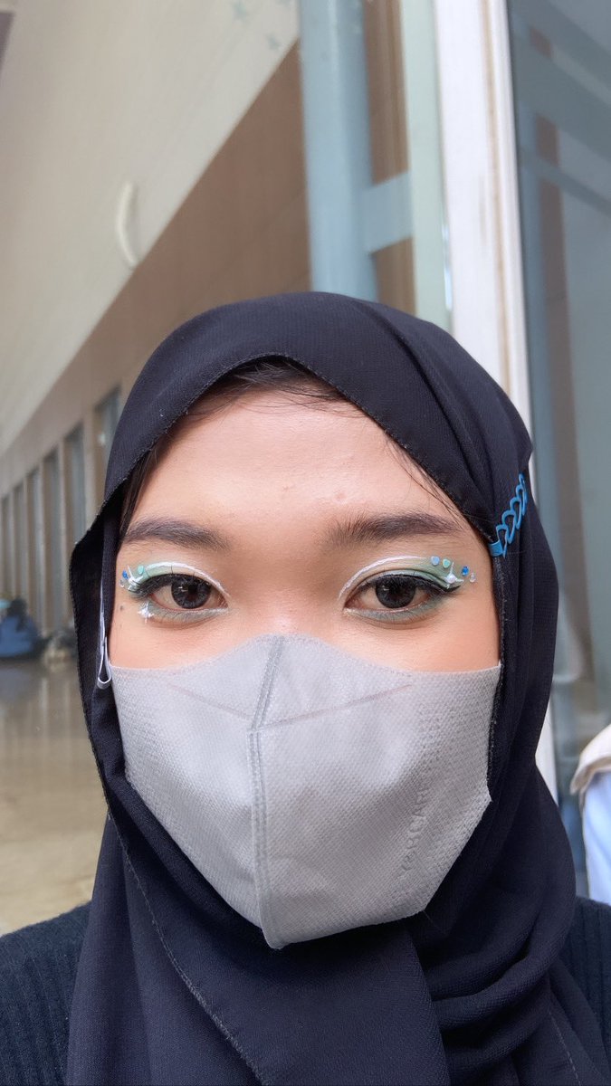 Lakunapukah's tweet photo. Hasil eyemakeupku kemarin untuk acara Hello Treasure tour 💙day1🤍
Terima kasih udh pake jasa makeup di aku ya🫶🏻🫶🏻 hope u like it yaa & see u on the next concert semua💙💙
tags; #LPeyemakeup #jasaeyemakeup #eyemakeup #HelloTourJakarta #TREASURE #HELLOinJKT #TREASURE_HELLOinJKT https://t.co/nG8r8cMd8m