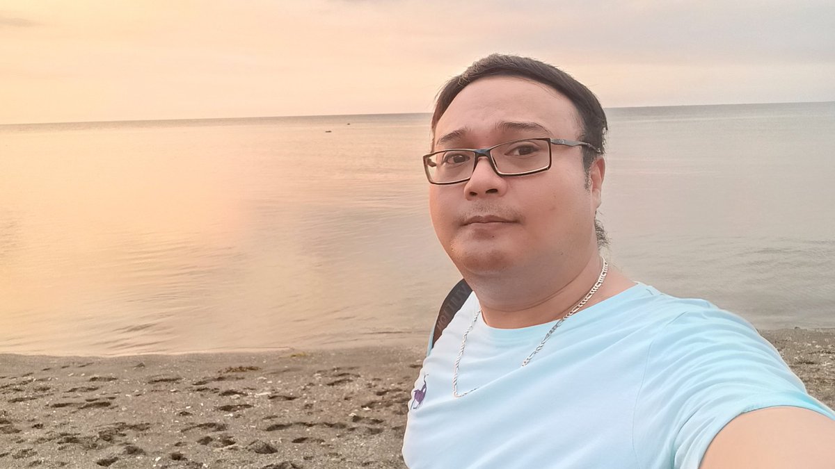 SykeRush's tweet photo. Relaxing @ beach 🏖️ https://t.co/z0Jald6guo
