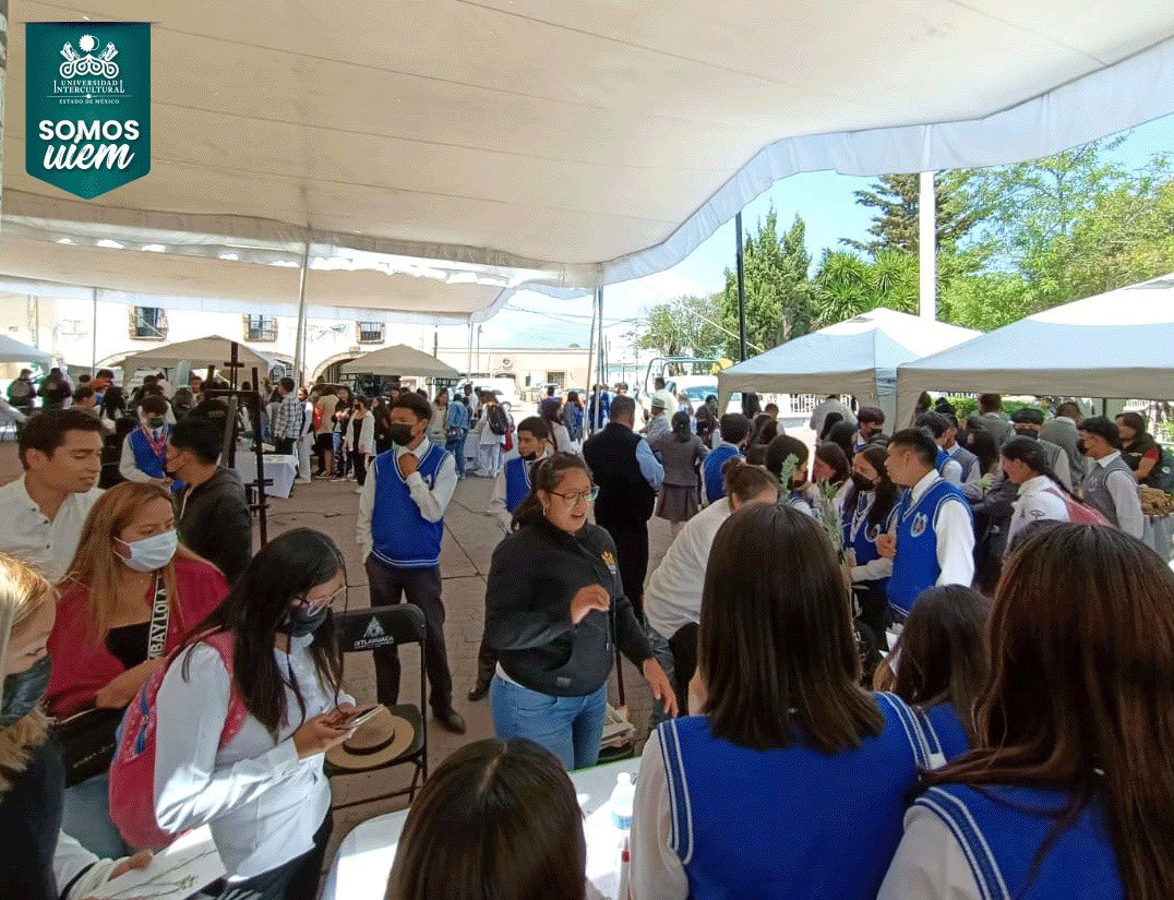 UIEMOficial's tweet photo. Diana González, Luz Elena Esquivel, estudiantes y la Mtra. Paola Ferreyra, docente de la licenciatura en #SaludIntercultural, asistieron e impartieron el taller “Plantas útiles”, en la Feria Ambiental Ixtlahuaca 2023. #OrgulloUIEM 💚 https://t.co/tx5qYcTDxW