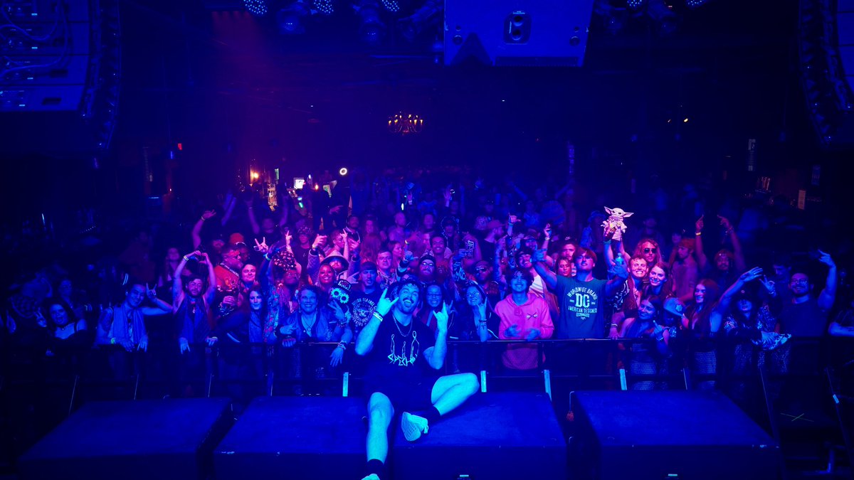 All I can say is wow… yesterday was absolutely everything I was hoping It would be. The energy throughout the entire day was perfect and the energy from you all during my set was incredible. I am on an all time high after last night and I just want to say thank you, thank you.