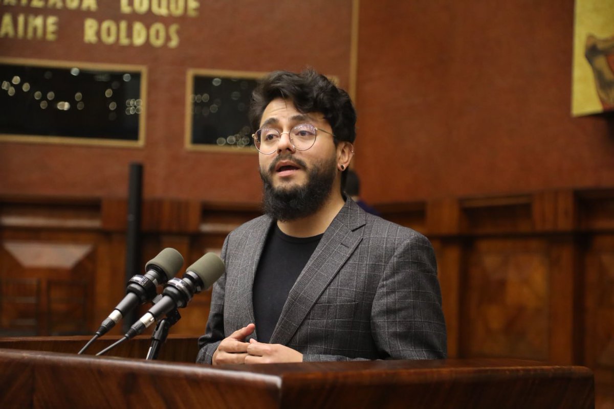 AsambleaEcuador's tweet photo. #PlenoLegislativo856 | @AulestiaM, docente de la @lacentralec: Este proyecto de ley precariza las condiciones del trabajo de los docentes, crea las condiciones para un empobrecimiento generalizado del nivel educativo y resta autonomía en la educación. 
#LeyEducaciónSuperior https://t.co/rWQe8SBjKW