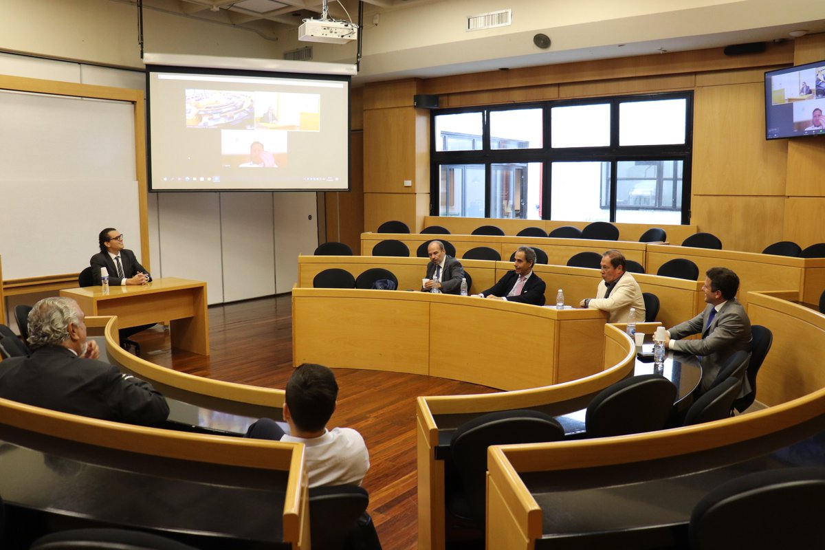 AustralDerecho's tweet photo. ¡Felicitaciones Santiago Luis Sfeir! 1er #GraduadoAustral de la Maestría en Derecho del Trabajo y Relaciones Laborales. (MDTyRL) 

Conocé más sobre su defensa 👉🏽https://t.co/Yh73fb38Lj

#ExperienciasAustral https://t.co/V5hMiA6MSE