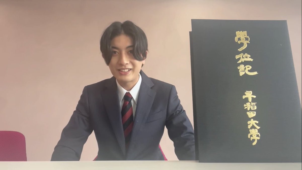 早稲田大学卒業報告の時も大学院修了報告の時もスーツ姿で早稲田の