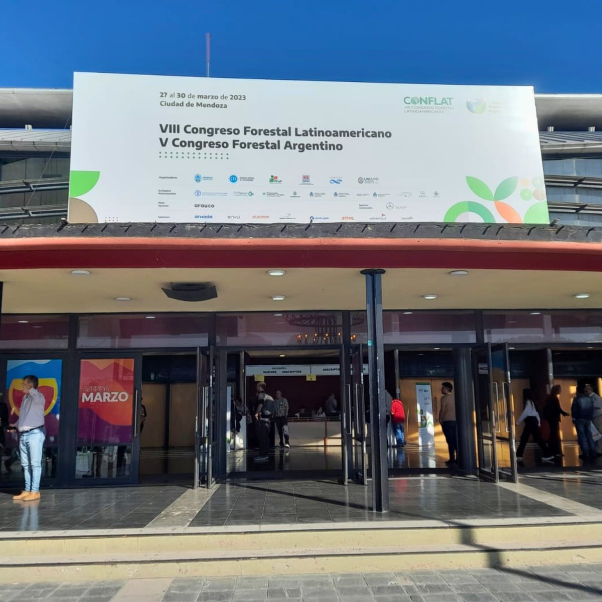 ALLCOTGROUP's tweet image. Hoy es la 2da jornada de #CONFLAT2023 y estamos participando en la sesión &quot;La experiencia y proyección internacional” de 12-1pm [ARG]. Conoce a los ponentes de esta sesión y siéntete libre de iniciar una conversación con nuestro equipo 📩 ja.ag@allcot.com 📩 fw.ext@allcot.com