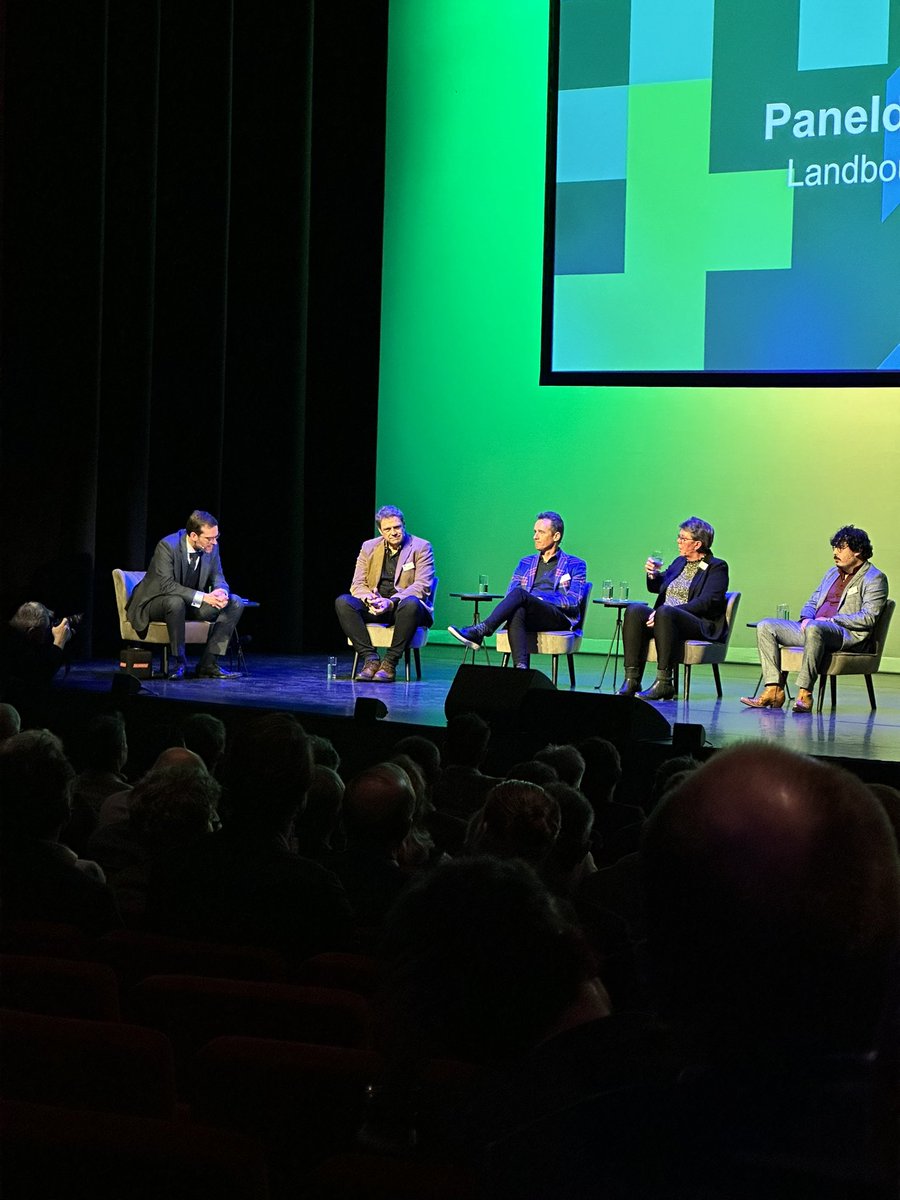 LTONederland's tweet photo. #PANELGESPREK🎤| Ronde twee: @ArjanMonteny (LTO Multifunctionele Landbouw), @rjemeijer (@NAJKtweets), @AlexDatema (@BoerenNatuurNL) en Tineke de Vries (LTO Akkerbouw&amp;Vollegrondsgroente) gaan in gesprek over het Landbouwakkoord onder leiding van @HeuvelVdHans. 
#LTONETWERKEVENT https://t.co/cAB2deYR5z