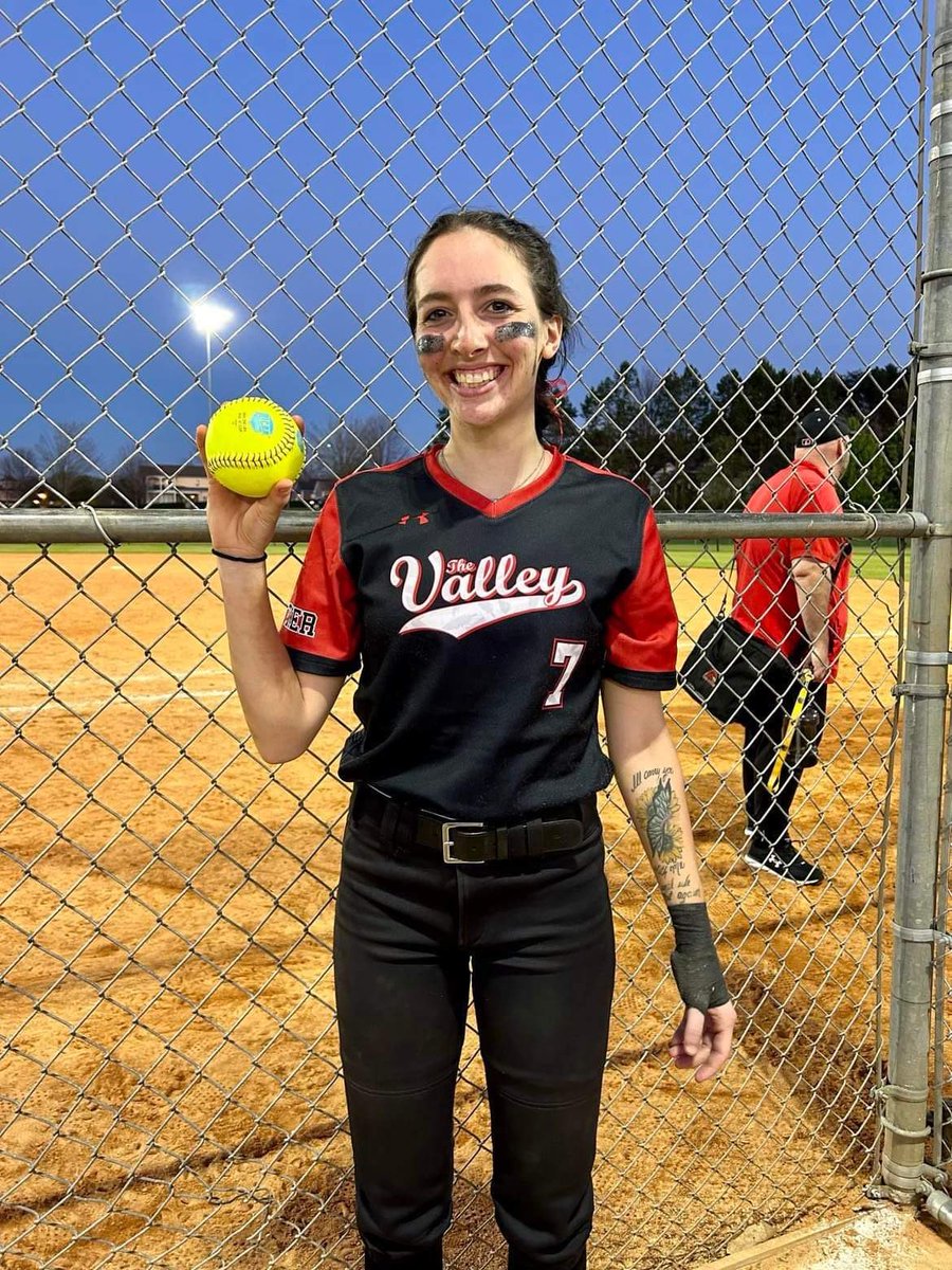 jfstroud12's tweet photo. Super proud of @gmandrews7 &amp; her team last night against Louisburg. #5 against #13 went head to head during  all 14 innings! 💪🏼 3-1 and 11-10 was the final. CVCC didn’t win but they played great games and showed out. 🥎💪🏼
@NJCAASoftball @NCAA #softball #catcher #divII #proudmom https://t.co/YW3Pny0wG5