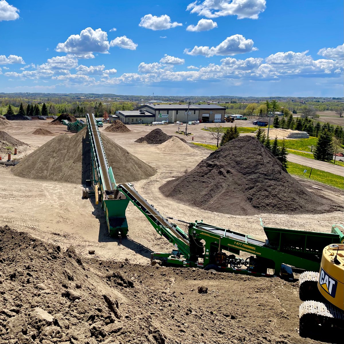 Need bulk supply of #soils or #mulch? Email our team of #product experts at estimating@hermanns.ca!