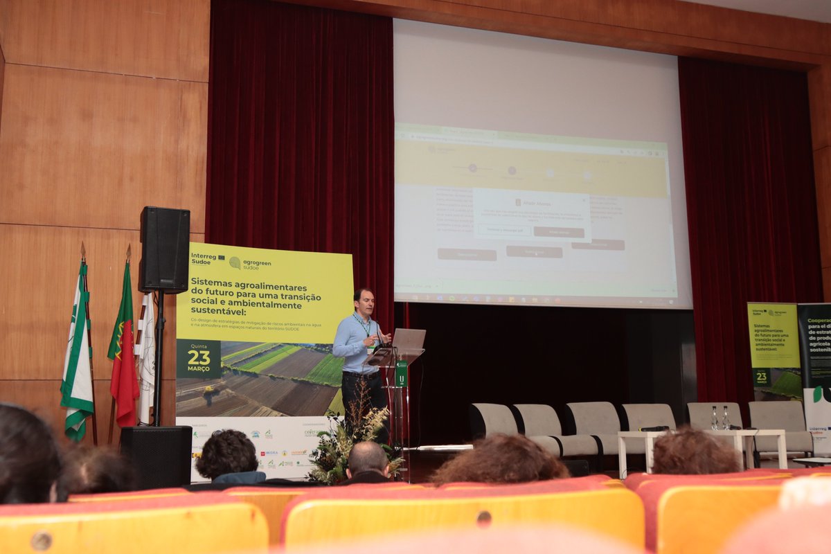 David Erice, de <a href="/UPA_Federal/">UPA</a>, fue el encargado de presentar la semana pasada en Lisboa la "Calculadora de Nutrientes", que forma parte de la herramienta de visualización de los impactos agroambientales en el territorio SUDOE (@Sudoe5). #AgroGreenSUDOE🌾✨