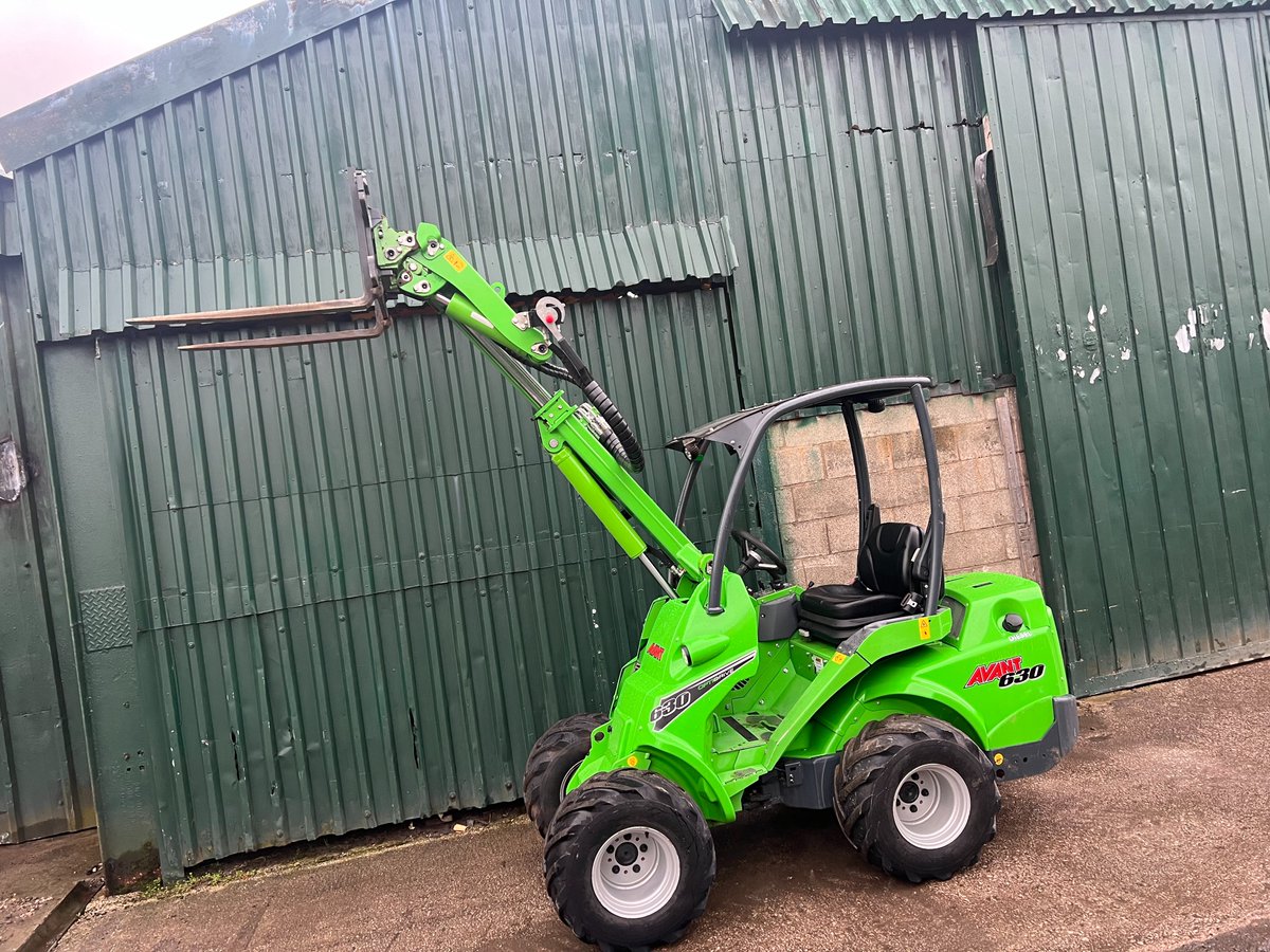 #Avant 630 Trade in for Sale 
2021
430 Hours only
Warranty till Jan 2024
Comes with Pallet forks
2.8m Reach
1100kg lift capacity
Very good condition
Full pictures on our website - 1stbaseplantsales.com

#Avantloaders