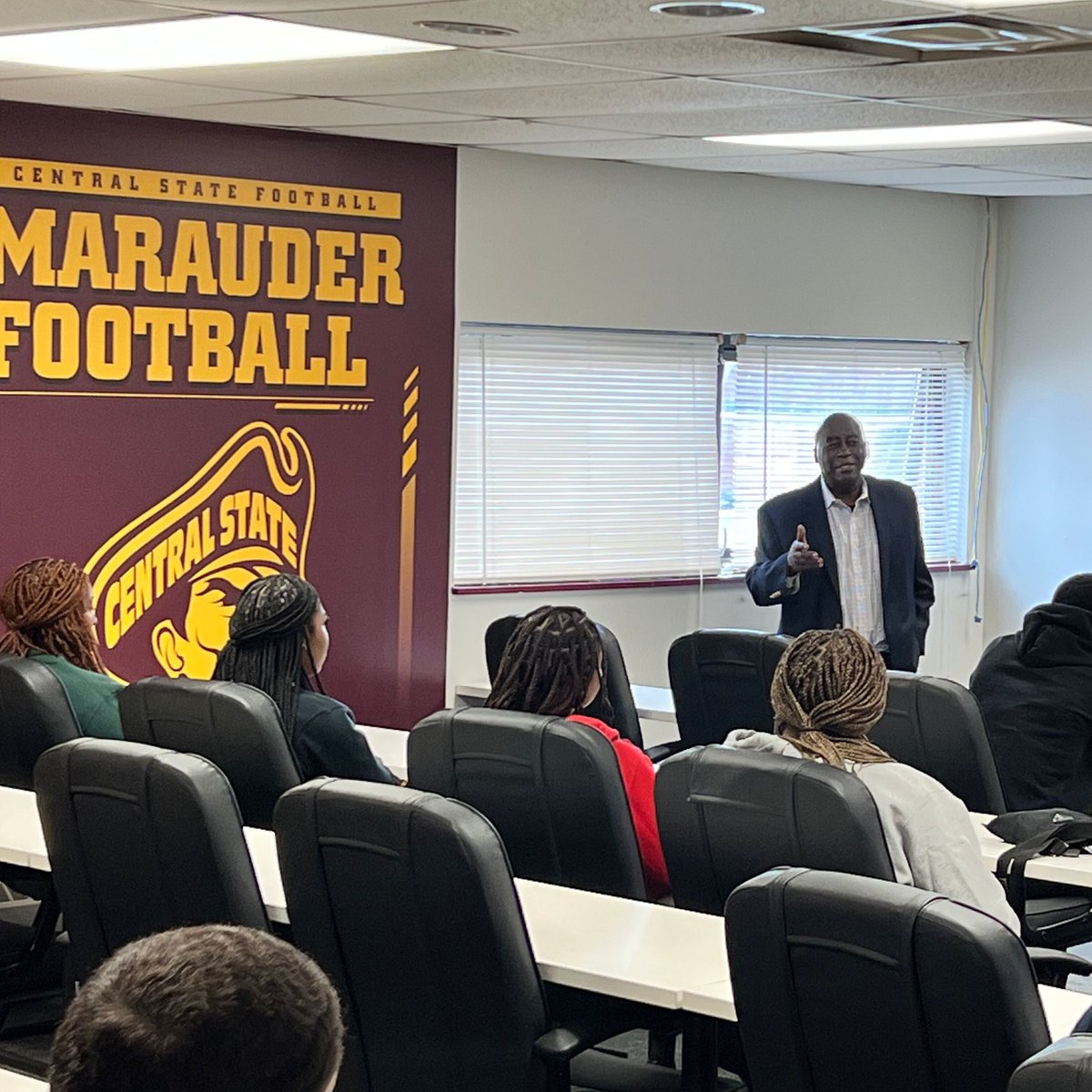 GO_MARAUDERS's tweet photo. Thank you to Tony Medlin, Cameron Reed, Gary Faulcon, Darryl Magee &amp; Thomas Woody of @ChicagoBears for visiting @CentralState87 and providing professional development to our student-athletes! https://t.co/bIKOoo4kZ3