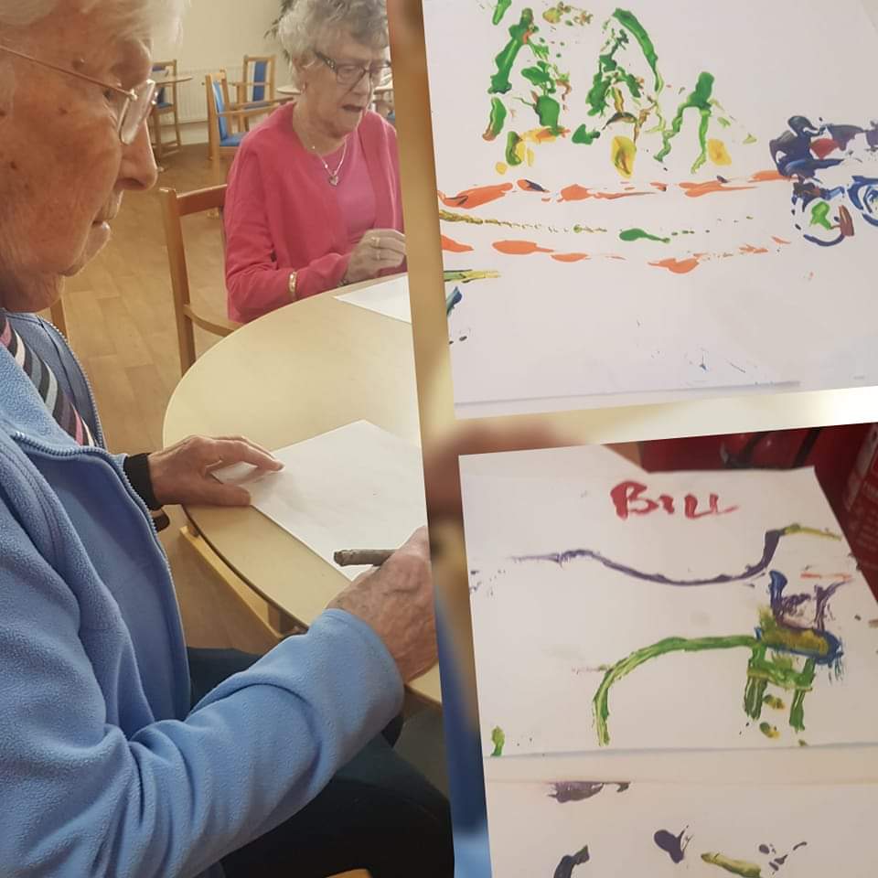 rashielee's tweet photo. We started today's #somethingonastick day by putting paint on our sticks, harder than it looked and gave us a good few giggles
🤣🎨 https://t.co/91aSHldJcV