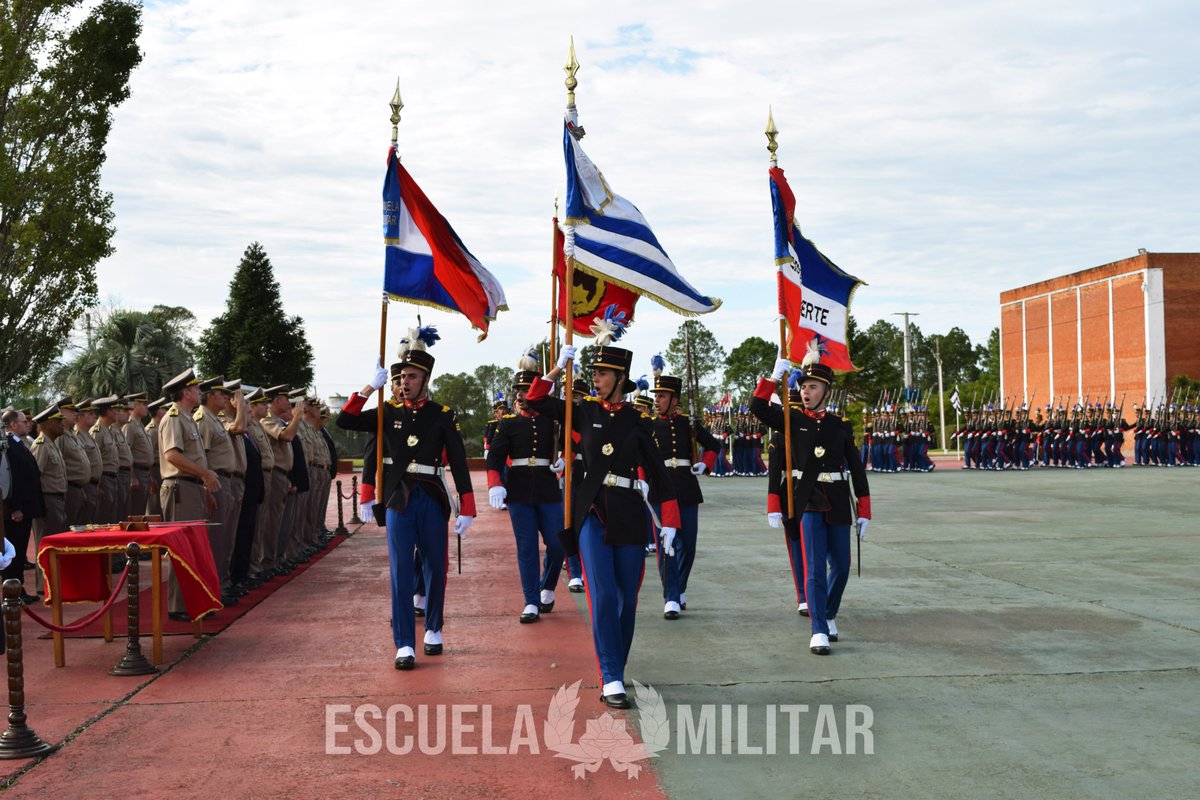 EscMilitarUY's tweet photo. El día de hoy se llevó a Cabo la Ceremonia de Posesión de Cargo del Director de la Escuela Militar. 
Al finalizar, los efectivos desfilaron rindiendo honores a las autoridades.
Le damos la bienvenida al Gral. Pablo González como nuevo Director y despedimos al Cnel. Luis Prantl. https://t.co/b1LbNdeOwG