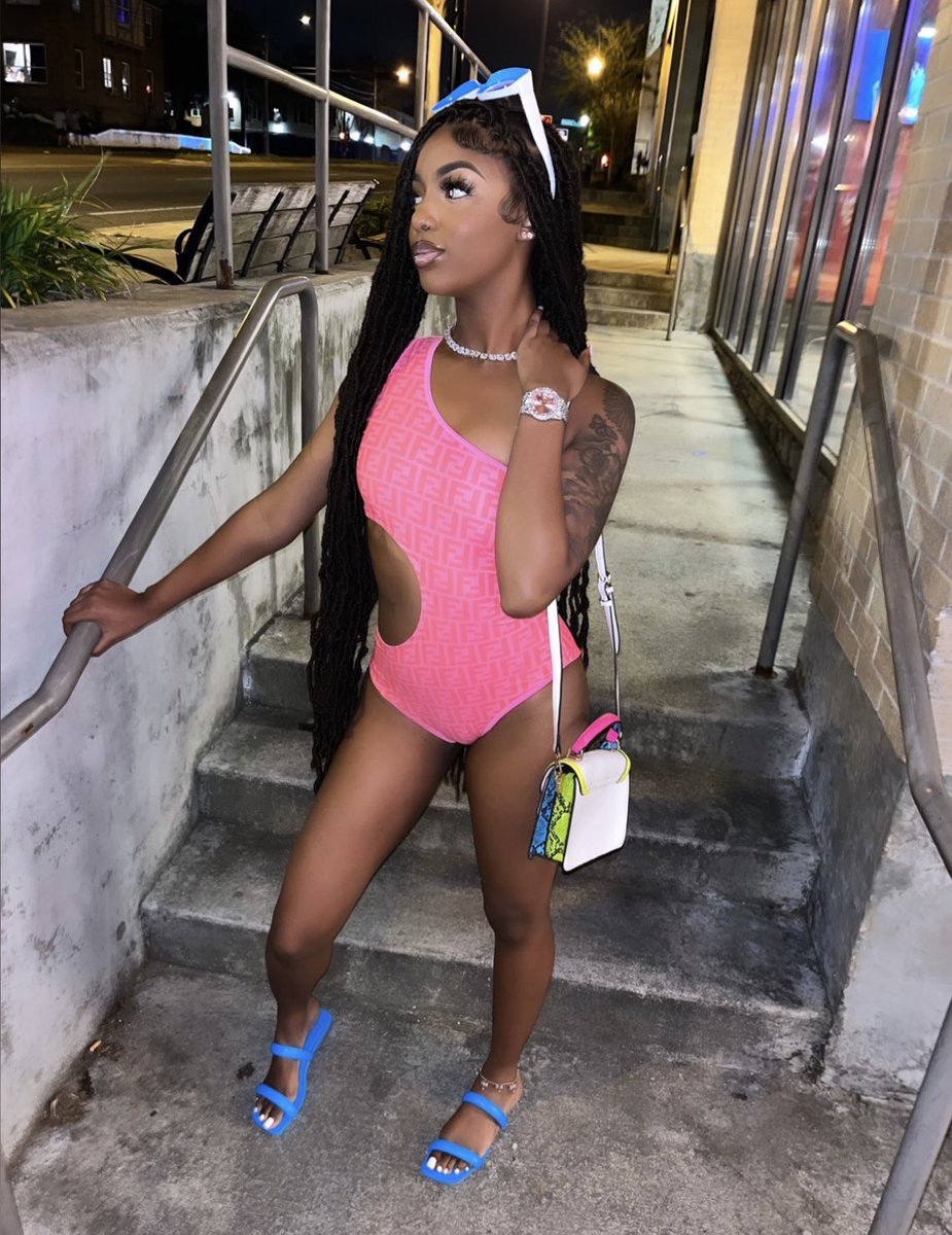 adoree___j's tweet photo. Like damn she in ha MOOD 💕🅿️ https://t.co/A2VIRV3ilm