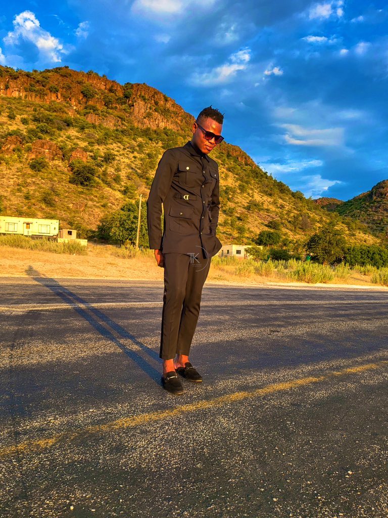 KgaboSerakalala's tweet photo. I your personal stylist rocking our black safari suit 🧵🥼👖 @tsakgabothestylist .. pre-order via Email | Tšakgabo@gmail.com | Dm |inbox. 25/03/23!! Morning #mabaka
#menswear
#mensfashion
#menwithstyle
#thestylist
#funeralwear
#blackgold
#classic
🤎🤎🖤🖤🧵🧵 https://t.co/khqaPXCWWF