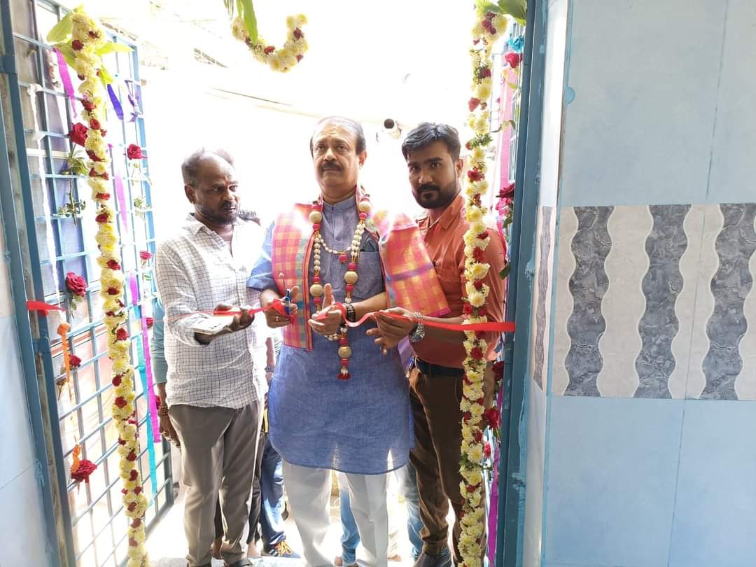 BGUdayBJP's tweet photo. ಸುಧಾಮನಗರ ವಾರ್ಡ್ ನ, ಡಿಸೋಜಾ ಗಾರ್ಡನ್ ನಲ್ಲಿ ನೂತನವಾಗಿ ನಿರ್ಮಿಸಿರುವ ಸಾರ್ವಜನಿಕ ಶೌಚಾಲಯದ ಉದ್ಘಾಟನೆ ನೆರವೇರಿಸಿದೆ.

Inaugrated Newly Built Public toilets at D'Souza Garden, Sudhamnagar ward.

@BJP4India @BJP4Karnataka
@blsanthosh @BSBommai @BSYBJP @JoshiPralhad https://t.co/kKskbrwiKh