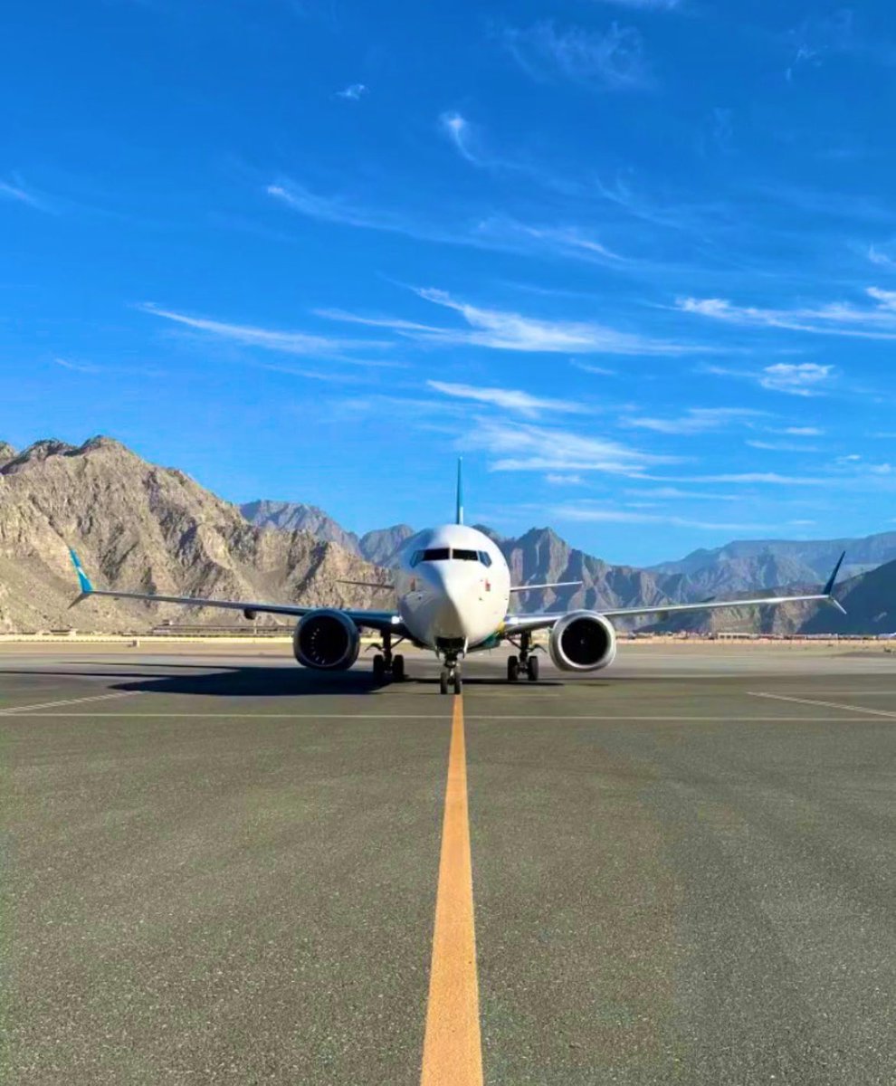 مطار #مسندم الجديد (المرحلة الأولى )

🔺تفاصيل المشروع :

▪️إنشاء مدرجين + مبنى مسافرين 
▪️إنشاء طريق مؤدي للمطار الجديد
                        -----------------
▪️سعة المسافرين 250 ألف مسافر سنوياً
▪️التكلفة 250 مليون دولار 
▪️إنتهاء المشروع عام 2026 

#مشاريع_مسندم