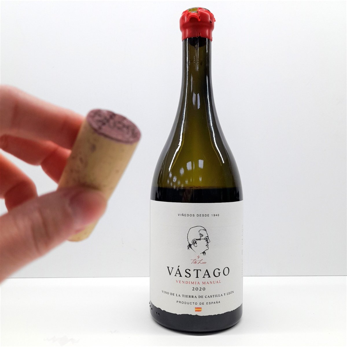 Eligiendo el momento de óptimo de Vástago 2020 para su salida al mercado... tic, tac, tic, tac
Queremos que disfrutes de él en su mejor momento porque los grandes vinos necesitan más tiempo en botella.