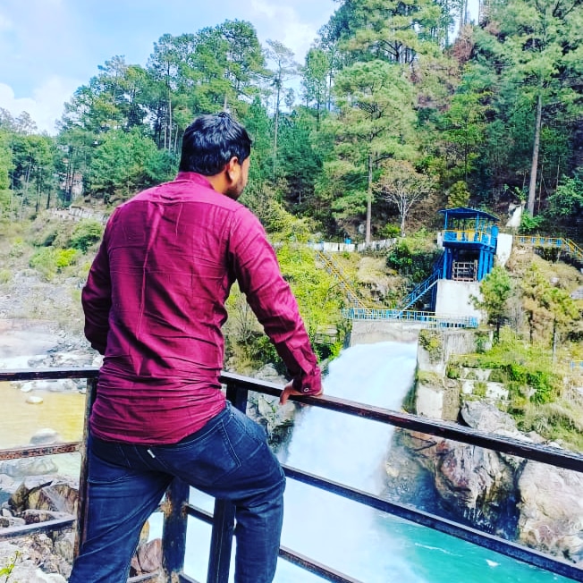 upendranegi13's tweet photo. टुट जाता है एक द���न अकसर वो हर इंसान जो किसी को लाख मनाने पर नहीं समझा पाता। https://t.co/stL6k7E0ZM