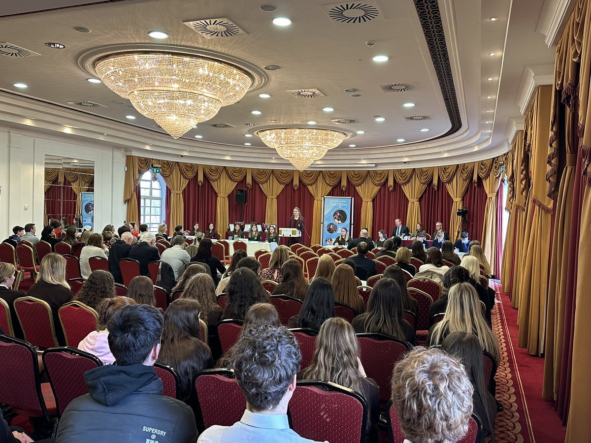 GaelLinn's tweet photo. Tá muid beo anois ar YouTube Gael Linn do Chraobh Díospóireachta An Phiarsaigh 2023!
Go n-éirí leis na foirne uile!
Is féidir breathnú air anseo: https://t.co/FupIfm8una
#Díospóireacht #GaelLinn #Craobh #GL70 https://t.co/y4rkkhtBW0
