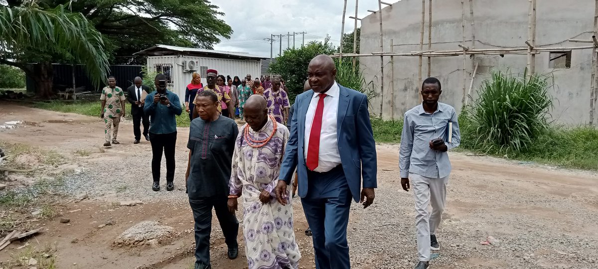 EdoSmafs's tweet photo. The Commissioner for Agriculture, Mr. Stephen Idehenre with the Program Manager, Agricultural Development Program, Mr. Edward Izevbigie,the Odionwere of Oko Community, on an inspection tour of the ongoing construction of the Edo Agricultural Hub, the first of its kind in Nigeria. https://t.co/YPXQeCi8Kb