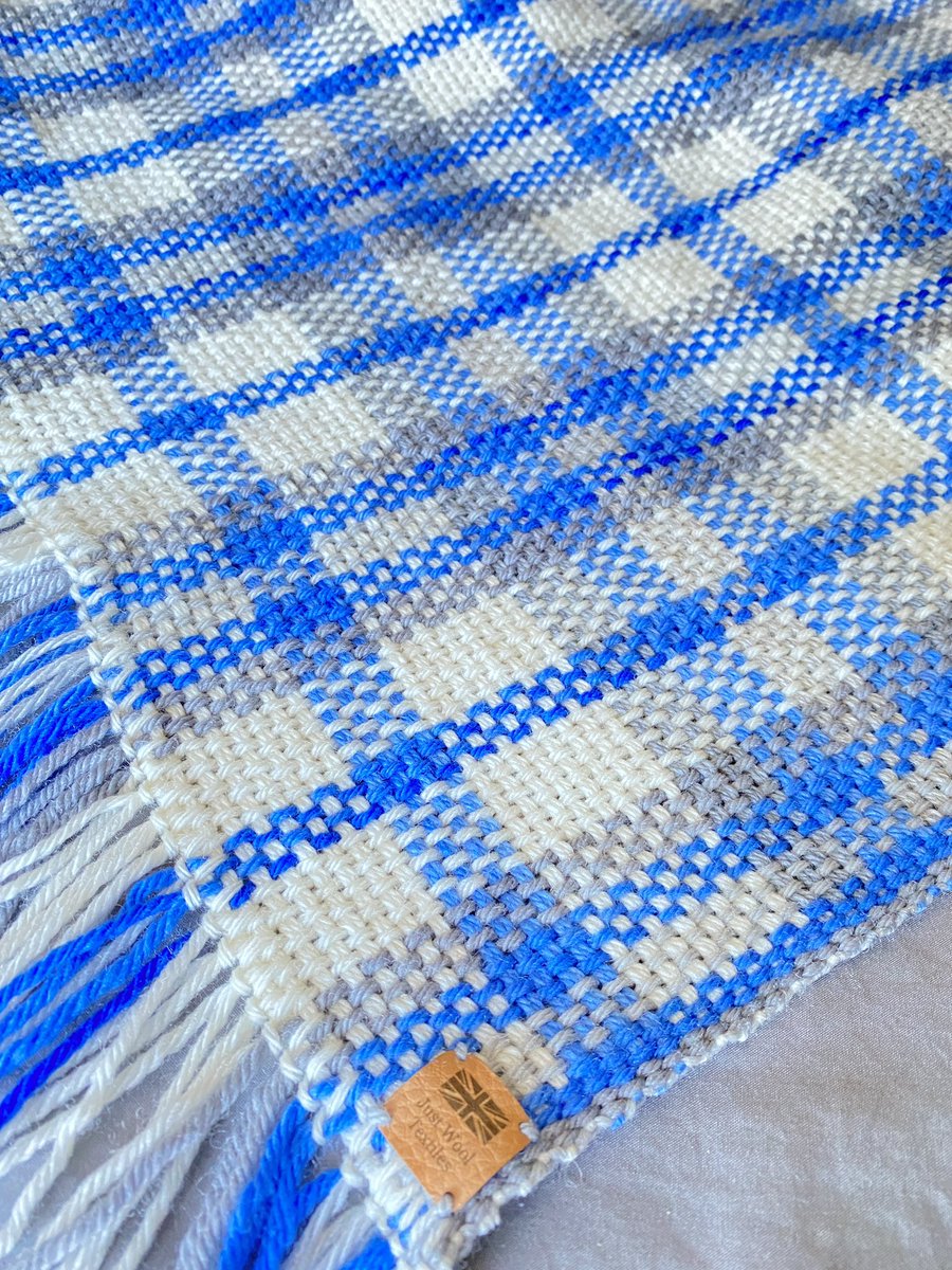Justtextiles's tweet photo. Bed throws are handwoven in such a way to give a heavier fabric, perfect for cosy toes.
They also look rather good in your bedroom, adding colour & style. Choose your colours & design for no extra.
https://t.co/ZAgRzUqJ8O
#bedroom #bedthrow #interiordesign #britishwool https://t.co/Yhl5VBuNlr