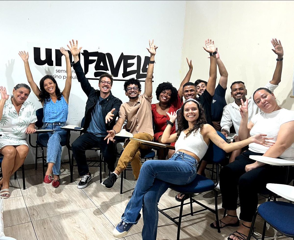 Recebemos a ilustre visita do nosso parceiro @fabioporchat, no Complexo de favelas da Maré. Além de tietarmos o Fábio, tivemos a oportunidade de apresentar as ações e planos da nossa querida instituição. Foi incrível e um imenso prazer! 

TMJ 👊🏾