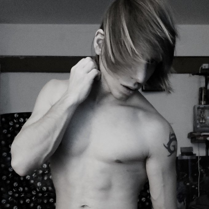 #NewProfilePic https://t.co/9IeDqzLEmI<a href="/tag/newprofilepic"class="tags">#NewProfilePic</a>