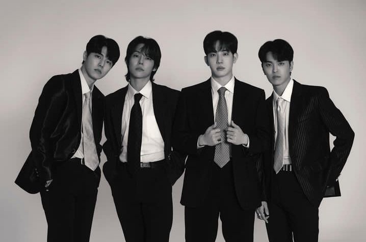 UpdateKBoys's tweet photo. ESTÃO SENTINDO ESSE SABOR? A banda The Rose foi eleita como o MELHOR show do festival Lollapalooza de 2023 com 78% dos votos. 😘 https://t.co/7B5zNwwkWl