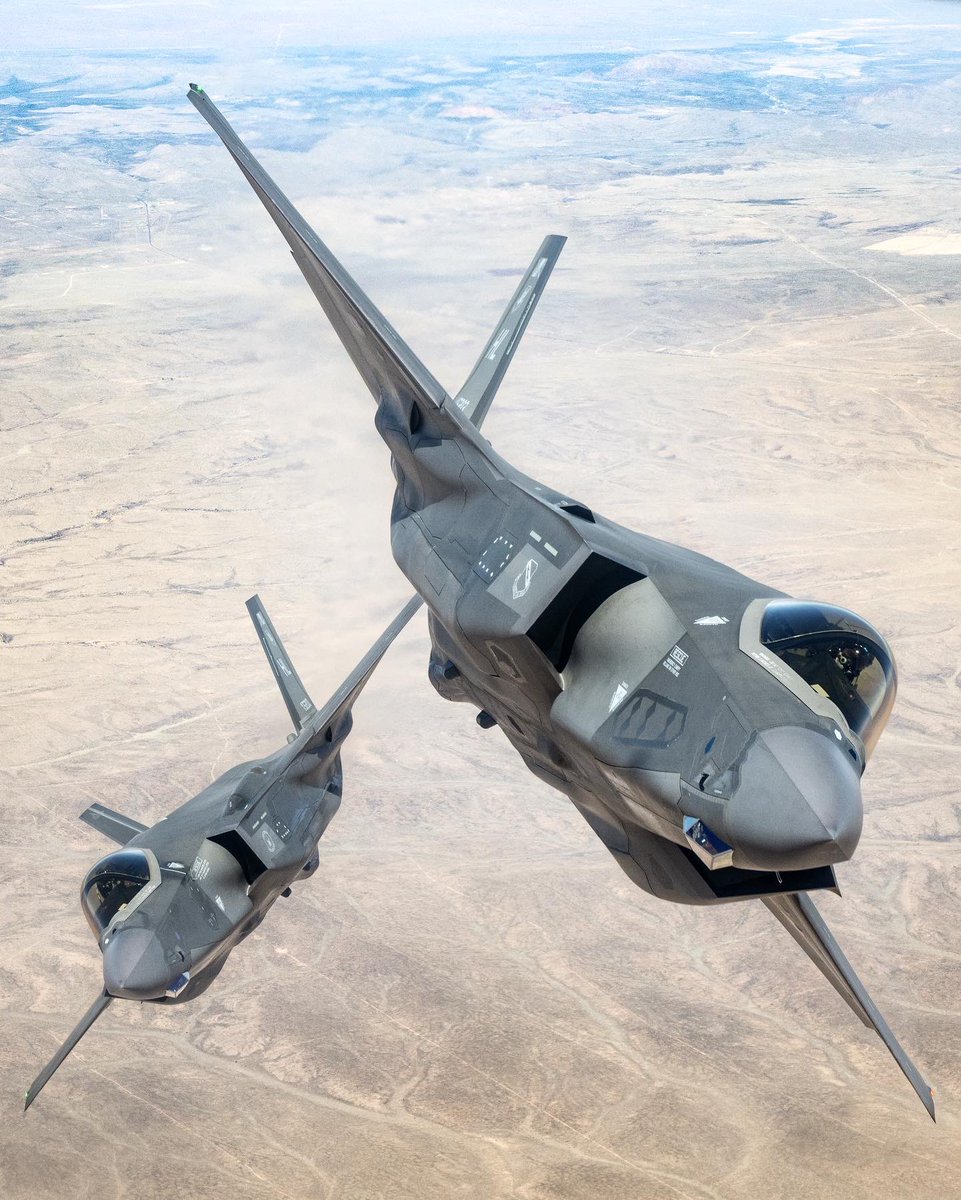 F35demoteam's tweet photo. Florida Bound ☀️🌴

The team took full advantage of our tanker ride from Arizona to Florida by getting these air-to-air shots from the boom operator seat.

Big thank you to @TeamFairchild for gassing us up and getting our ground crew to @SunnFunFlyIn safely! 🤘🏽 https://t.co/GJGfU30oqd