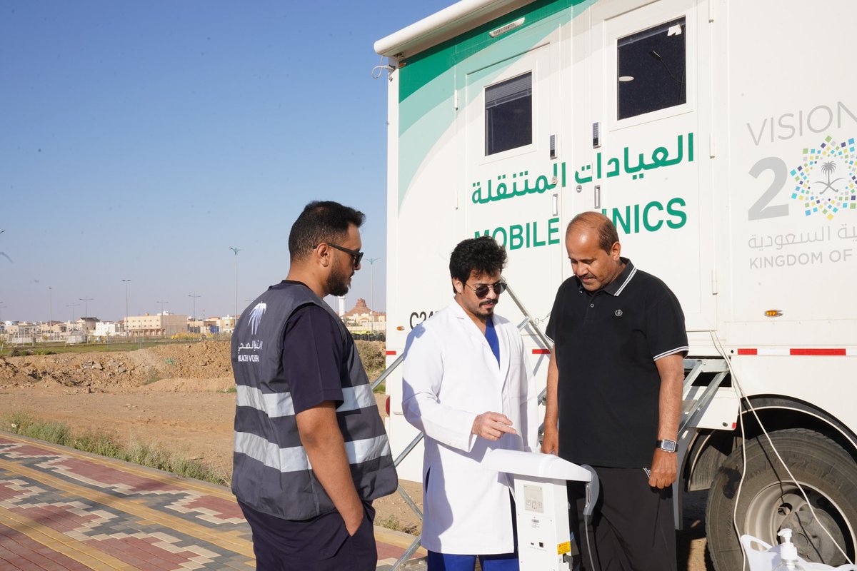 AljoufSA's tweet photo. يتواجد فريق من المختصين من #صحة_الجوف بمشاركة فريق التطوع الصحي  يومياً في "مضامير المشاة " بـ #سكاكا، لتقديم الاستشارات الصحية، وأخذ القياسات اللازمة للزوار كقياس كتلة الجسم والسكر والضغط، بالإضافة إلى تواجد أخصائيي التغذية والعلاج الطبيعي.
@joufhealth https://t.co/N1mmVoJpBi