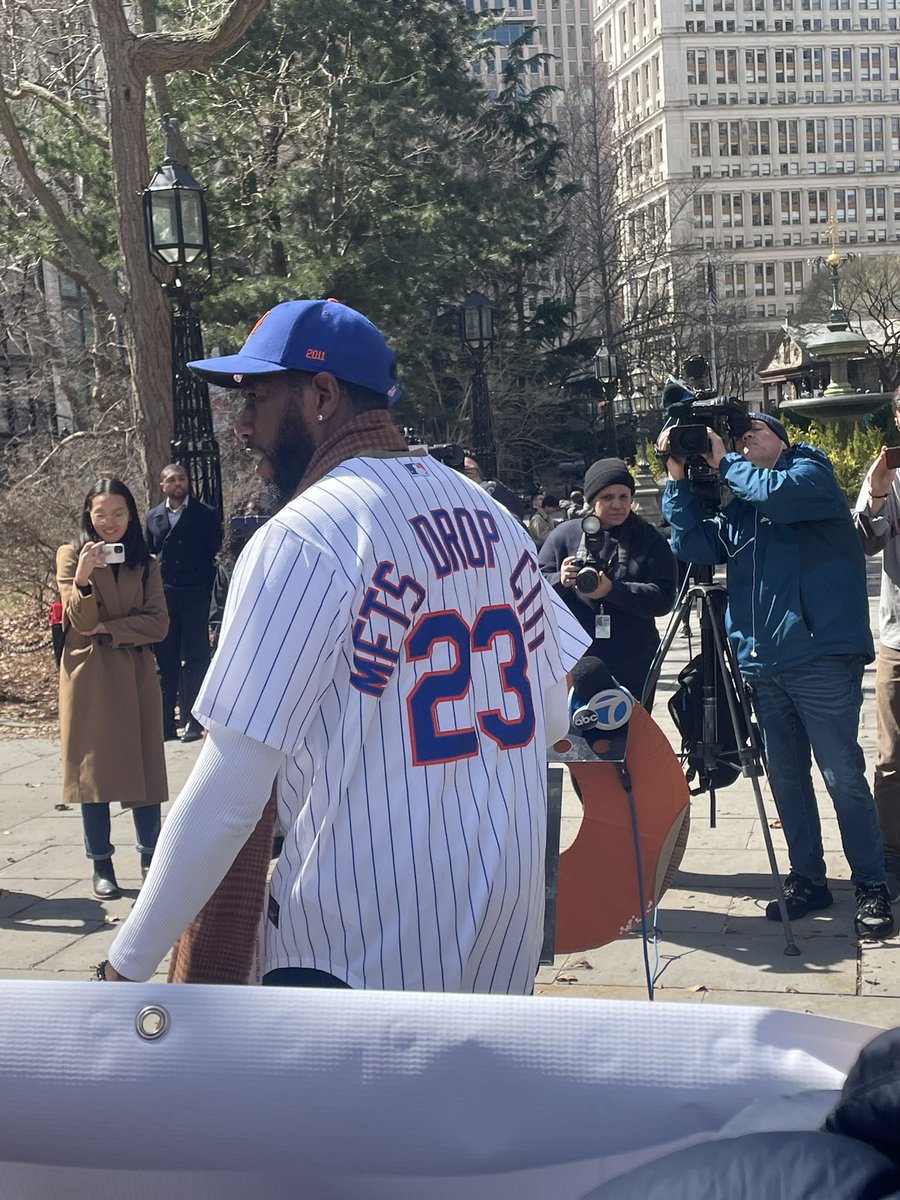 nychange's tweet photo. Fossil fuel financing banks like @Citibank should not have stadiums named after them. Today @Mets fans, including @JumaaneWilliams, gathered at City Hall to demand the Mets stand up for our city and our climate ask that #CitiDropFossilFuels. #MetsDropCiti https://t.co/YAraB5bGuC