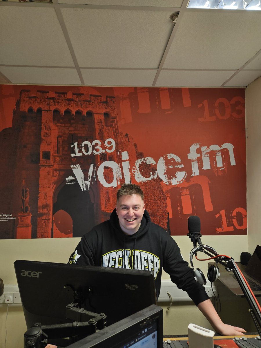 TorinBudd's tweet photo. Back at @voicefmradio with @EdBrownJourno for all your Drivetime needs! Listen in from now till 7! https://t.co/qFOFfh9yO8