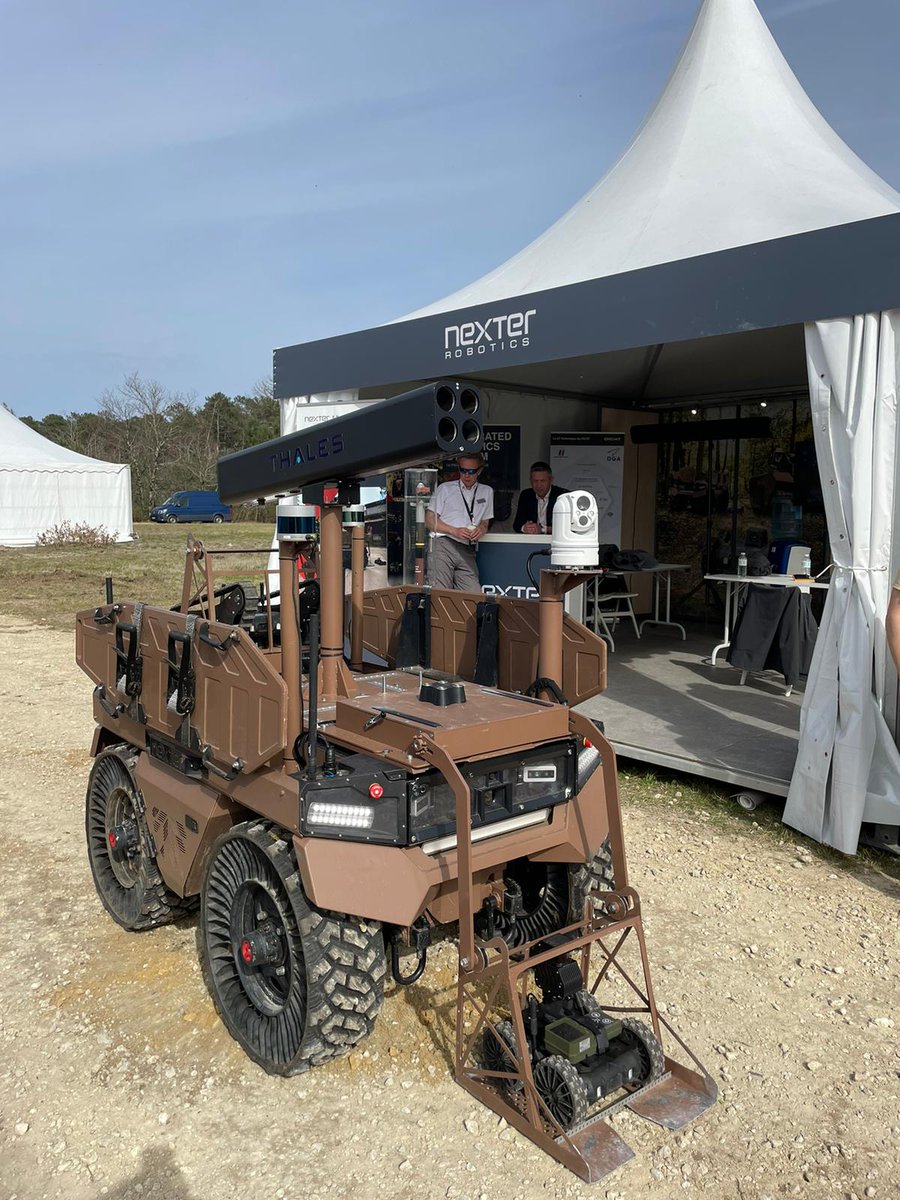KNDS_France's tweet image. #ULTRO est présent sur le salon @SOFINS2 ! Ce robot tactique polyvalent à propulsion électrique peut transporter jusqu’à 600 kilogrammes de charges ou accueillir un système d’arme de 5,56mm ou de 7,62mm.